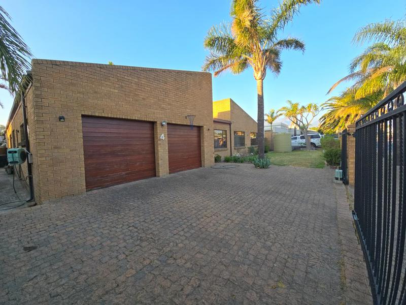 To Let 5 Bedroom Property for Rent in Goedehoop Western Cape